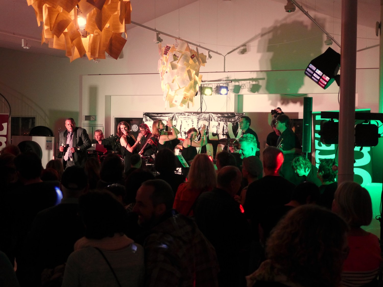 Definitely Soul Livemusik Party bei der Musiknacht Diessen im Autohaus Schürer