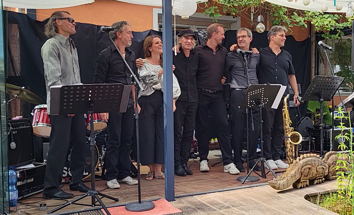 Live Musik, Partymusik Auftritt bei einem Gartenfest Feldmoching